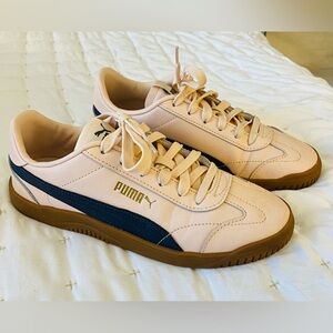 Puma Blush and Navy Sneakers Woman’s 7.5